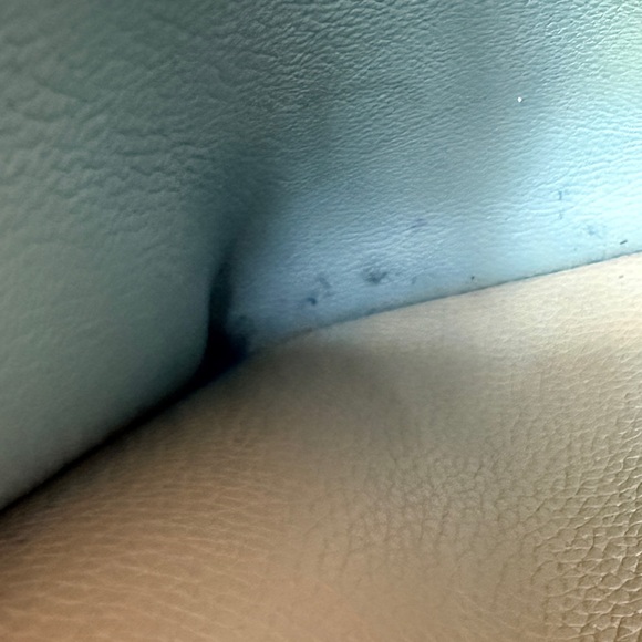 HOBO Vida Tote in Micro Pebbled Leather Morning Dove Grey Orona Blue Interior - Picture 10 of 10